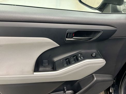 Used 2023 Toyota Highlander LE image 21