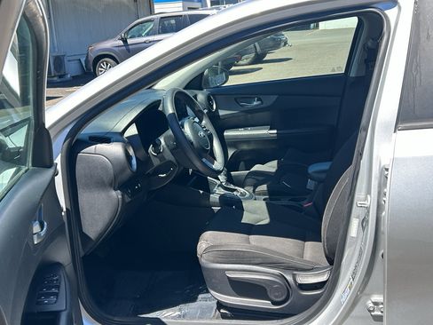 Used 2019 Kia Forte LXS FWD image 11