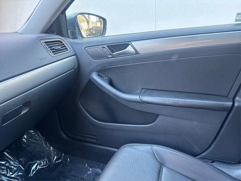 Used 2017 Volkswagen Jetta SE image 21