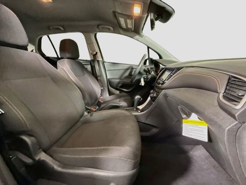 Used 2019 Chevrolet Trax LS FWD image 27
