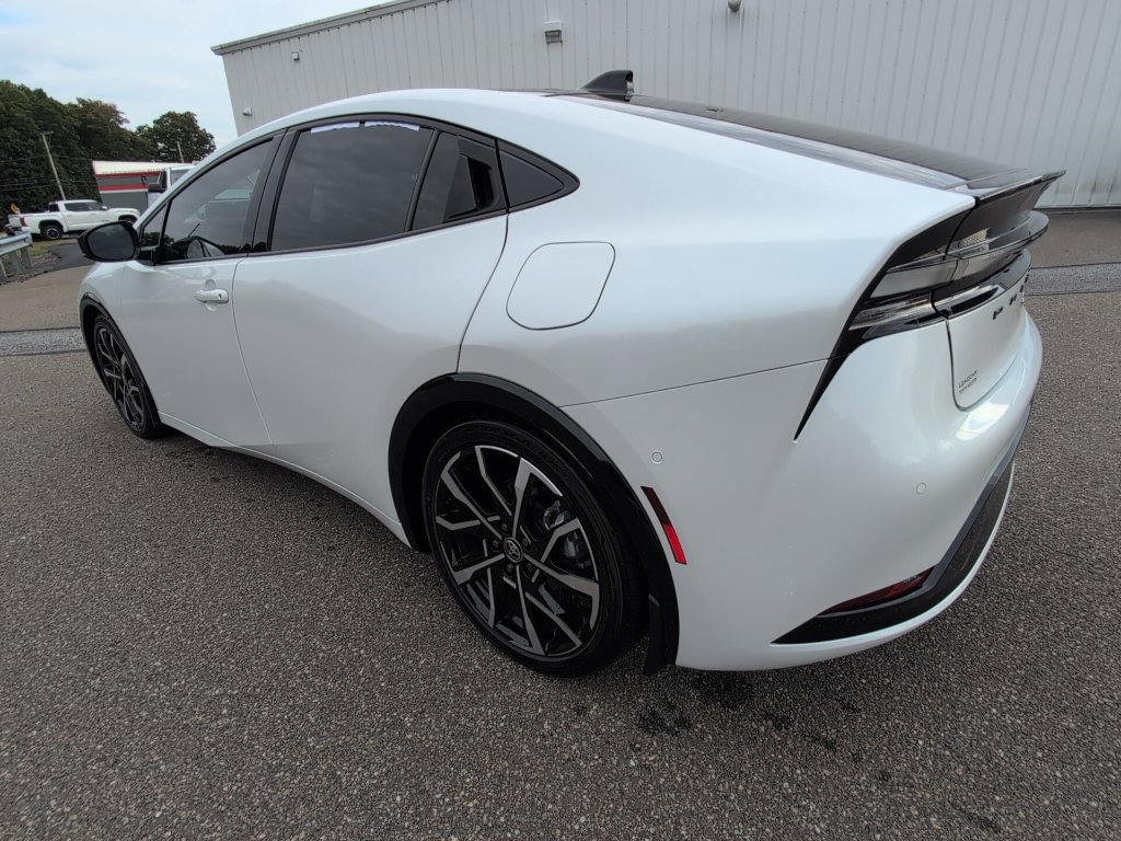 Used 2025 Toyota Prius Plug-In Hybrid w/ Limited Premium Package FWD image 4