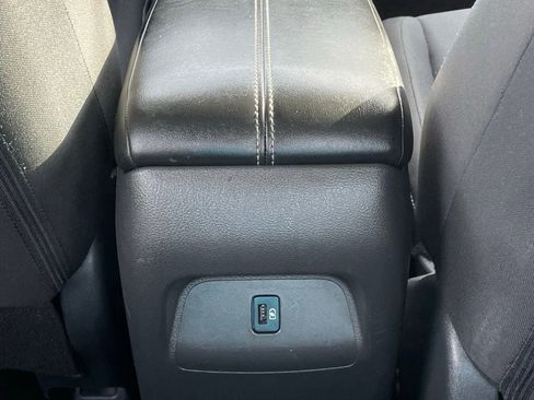 Used 2024 Nissan Sentra SV FWD image 25