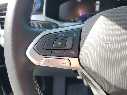 Used 2025 Volkswagen Taos SE w/ Panoramic Sunroof Package image 29