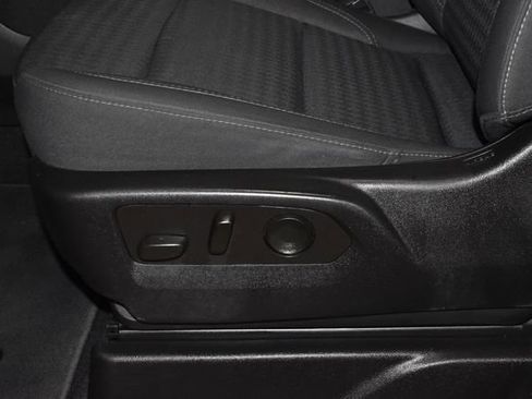 Used 2022 GMC Yukon SLE image 13