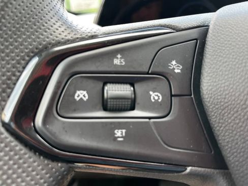 Used 2025 Chevrolet Trax LT FWD image 15