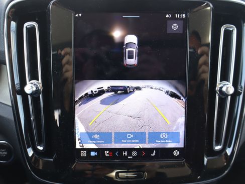 Used 2025 Volvo XC40 B5 Core image 26