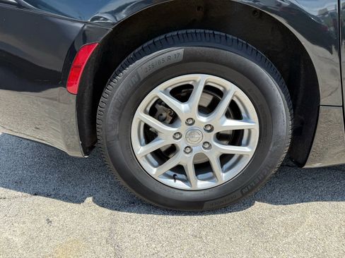 Used 2020 Chrysler Voyager LX image 7