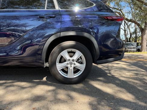 Used 2025 Toyota Highlander LE image 28