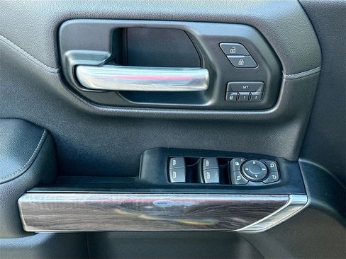 Used 2019 Chevrolet Silverado 1500 LTZ image 18