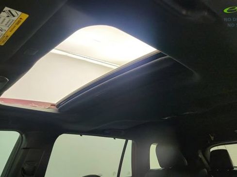 Used 2022 Toyota Highlander XSE AWD/4WD image 59