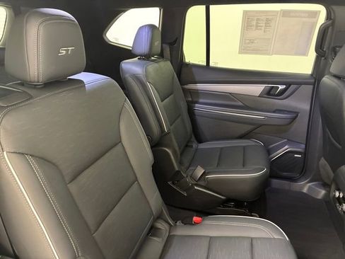 Certified 2025 Buick Enclave Sport Touring image 16