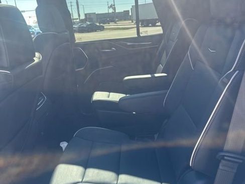 Used 2022 Cadillac Escalade Premium Luxury image 8