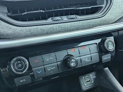 Used 2024 Jeep Compass Latitude AWD/4WD image 11