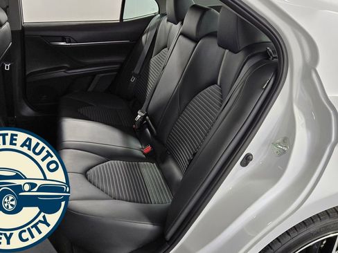 Used 2024 Toyota Camry SE image 23