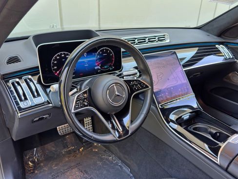 Used 2022 Mercedes-Benz S 580 4MATIC Sedan w/ AMG Line Package image 14