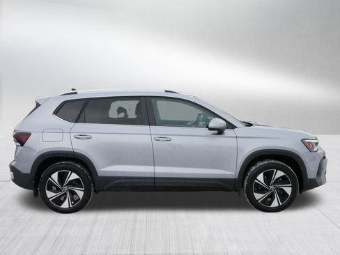 Used 2025 Volkswagen Taos SE image 8