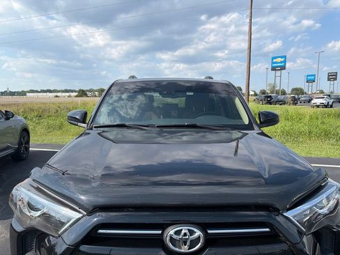 Used 2022 Toyota 4Runner SR5 AWD/4WD image 3