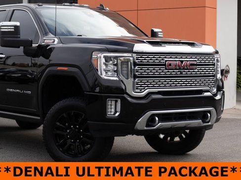 Used 2022 GMC Sierra 2500 Denali w/ Denali Black Diamond Edition AWD/4WD image 3