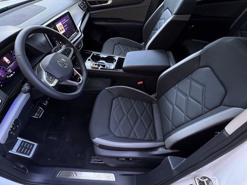 Used 2024 Volkswagen Atlas Peak Edition SE image 20