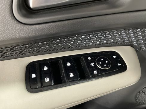 Used 2023 Nissan Ariya FWD image 8