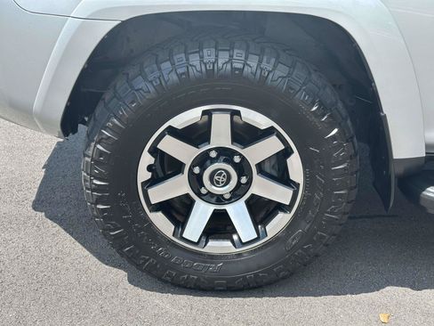 Used 2022 Toyota 4Runner TRD Off-Road Premium w/ Moonroof Package AWD/4WD image 28