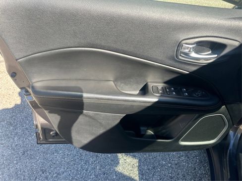 Used 2019 Jeep Compass Limited image 28