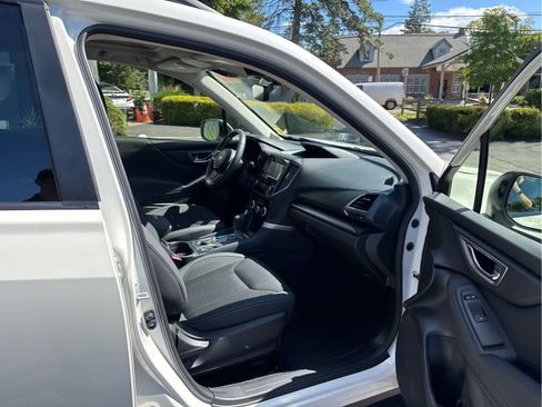 Used 2023 Subaru Forester Premium AWD/4WD image 25