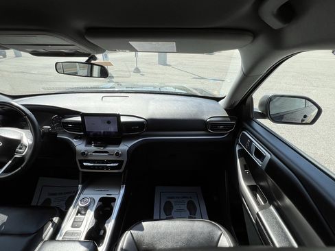 Used 2023 Ford Explorer XLT w/ Equipment Group 202A image 4