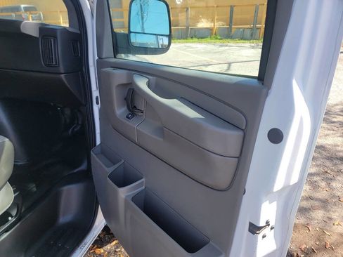Used 2014 Chevrolet Express 3500 Extended image 15