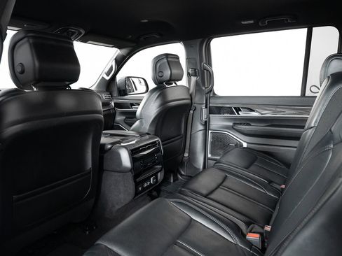 Used 2022 Jeep Wagoneer Series III image 17