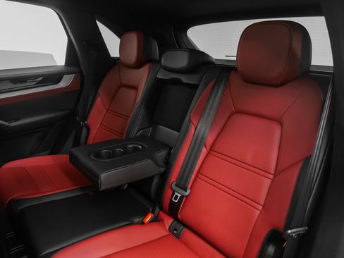 Used 2025 Porsche Cayenne S image 42