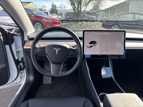 Used 2018 Tesla Model 3 Long Range image 12