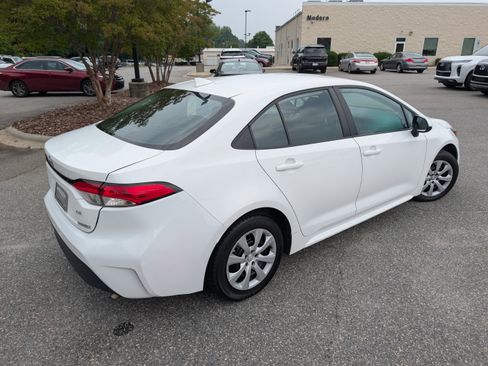 Used 2024 Toyota Corolla LE FWD image 4