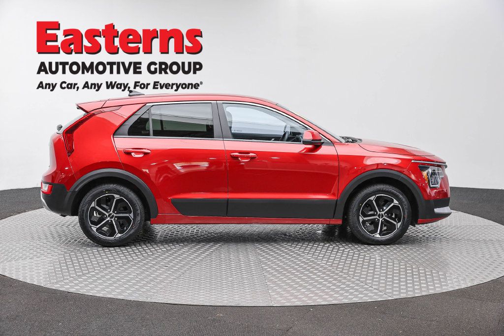 Used 2025 Kia Niro LX FWD image 6
