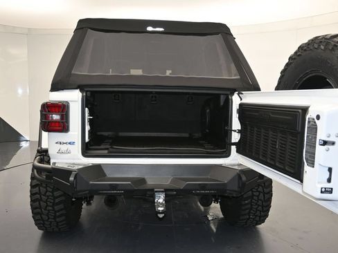 Used 2023 Jeep Wrangler Unlimited Sahara w/ Cold Weather Group AWD/4WD image 25