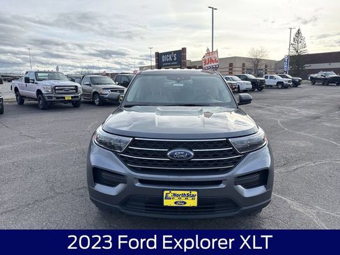 Used 2023 Ford Explorer XLT AWD/4WD image 4