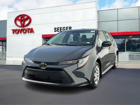 Used 2025 Toyota Corolla LE image 6