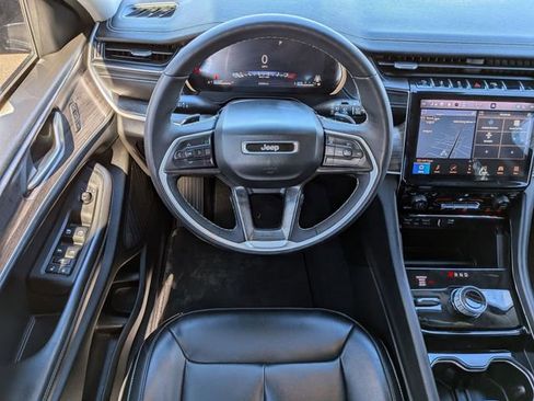 Used 2023 Jeep Grand Cherokee L Limited w/ Black Appearance Package image 16