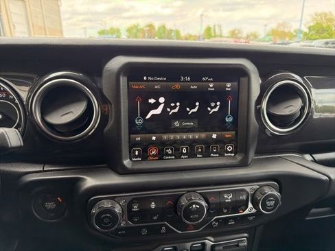 Used 2021 Jeep Wrangler Unlimited Sahara AWD/4WD image 26