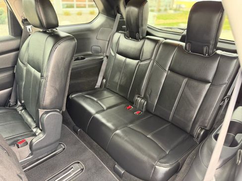 Used 2019 Nissan Pathfinder SL AWD/4WD image 8