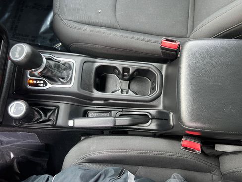 Used 2022 Jeep Wrangler Unlimited Willys image 24