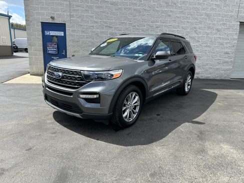 Certified 2022 Ford Explorer XLT w/ Equipment Group 202A AWD/4WD image 2