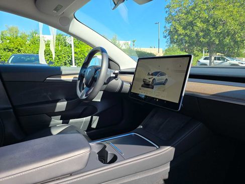 Used 2023 Tesla Model 3 Standard Range image 10