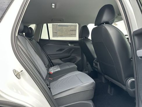 Certified 2025 Volkswagen Tiguan SE FWD image 19