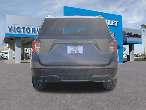 Used 2022 Ford Explorer XLT w/ Equipment Group 202A image 12