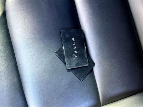 Used 2021 Tesla Model Y Performance image 10