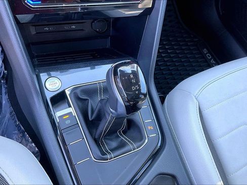 Certified 2025 Volkswagen Taos SE w/ Panoramic Sunroof Package image 28