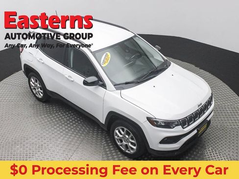 Used 2022 Jeep Compass Latitude AWD/4WD image 3