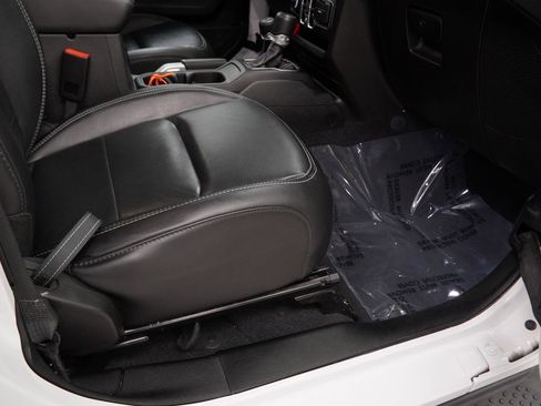 Used 2019 Jeep Wrangler Unlimited Sahara w/ Cold Weather Group image 50