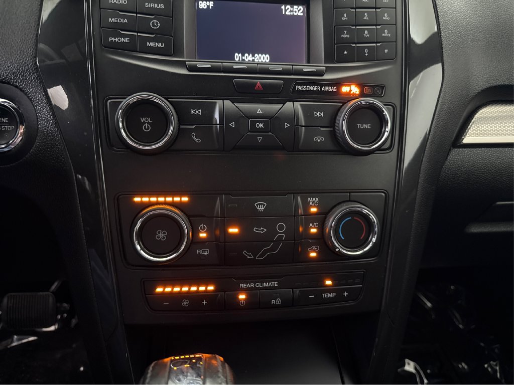 Used 2018 Ford Explorer XLT FWD image 37